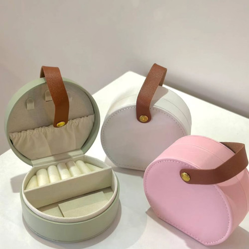 اکسسوری کیف : انگشتر گوشواره گردنبند دستبند