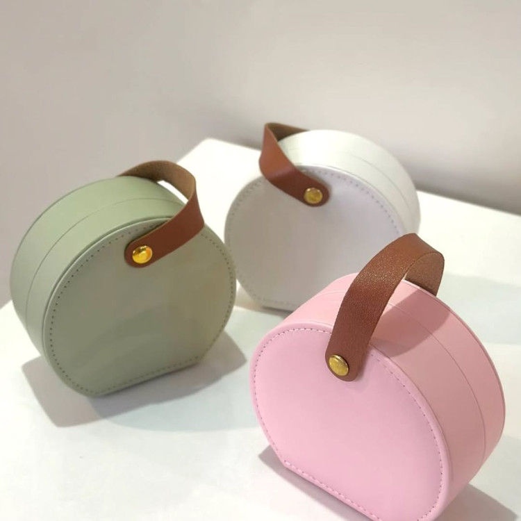 اکسسوری کیف : انگشتر گوشواره گردنبند دستبند