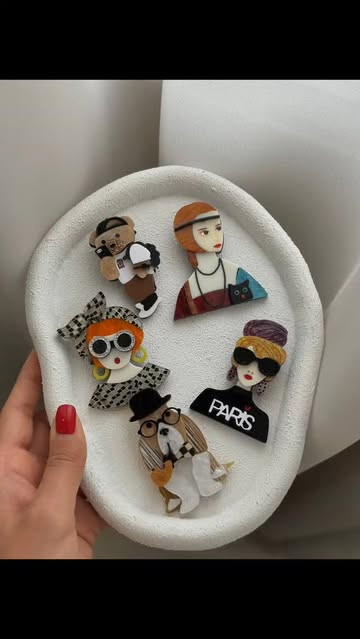 سنجاق سینه کرنووا