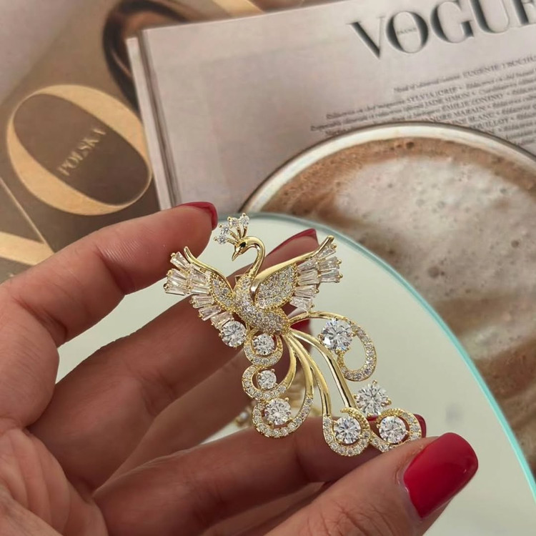 سنجاق سینه KΞRNØVΔ – CØLLΞCT!ØN