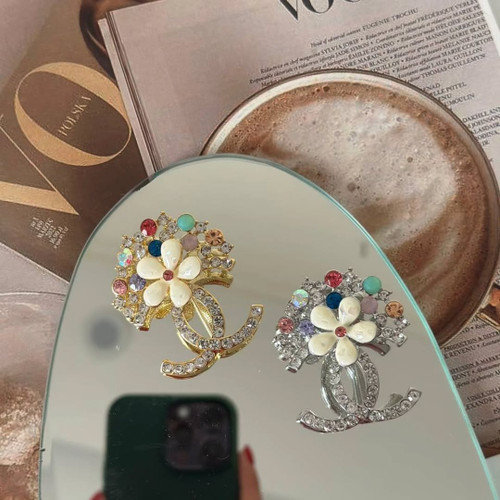 سنجاق سینه KΞRNØVΔ – CØLLΞCT!ØN