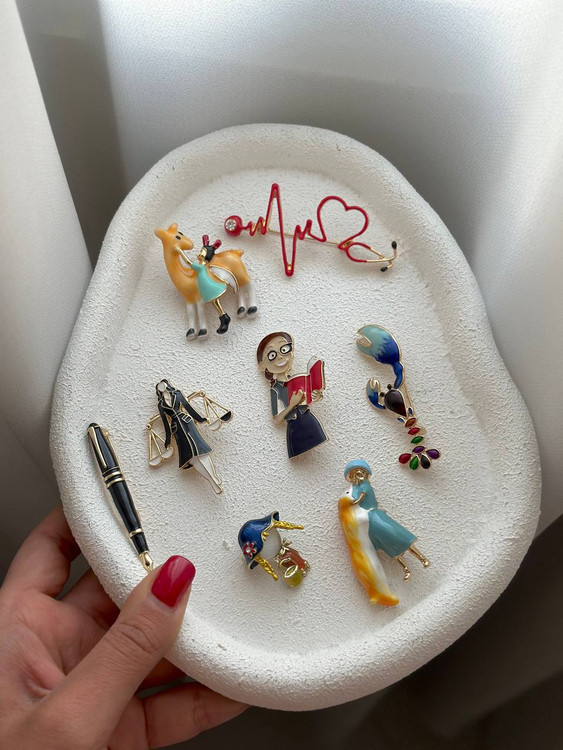 سنجاق سینه کرنووا