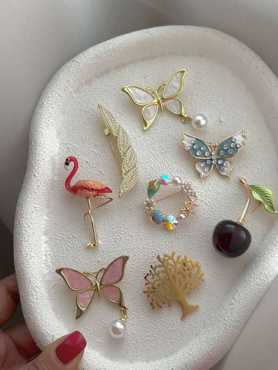 سنجاق سینه کرنووا