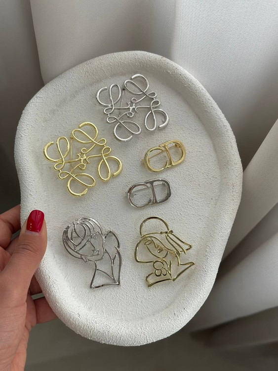 سنجاق سینه کرنووا